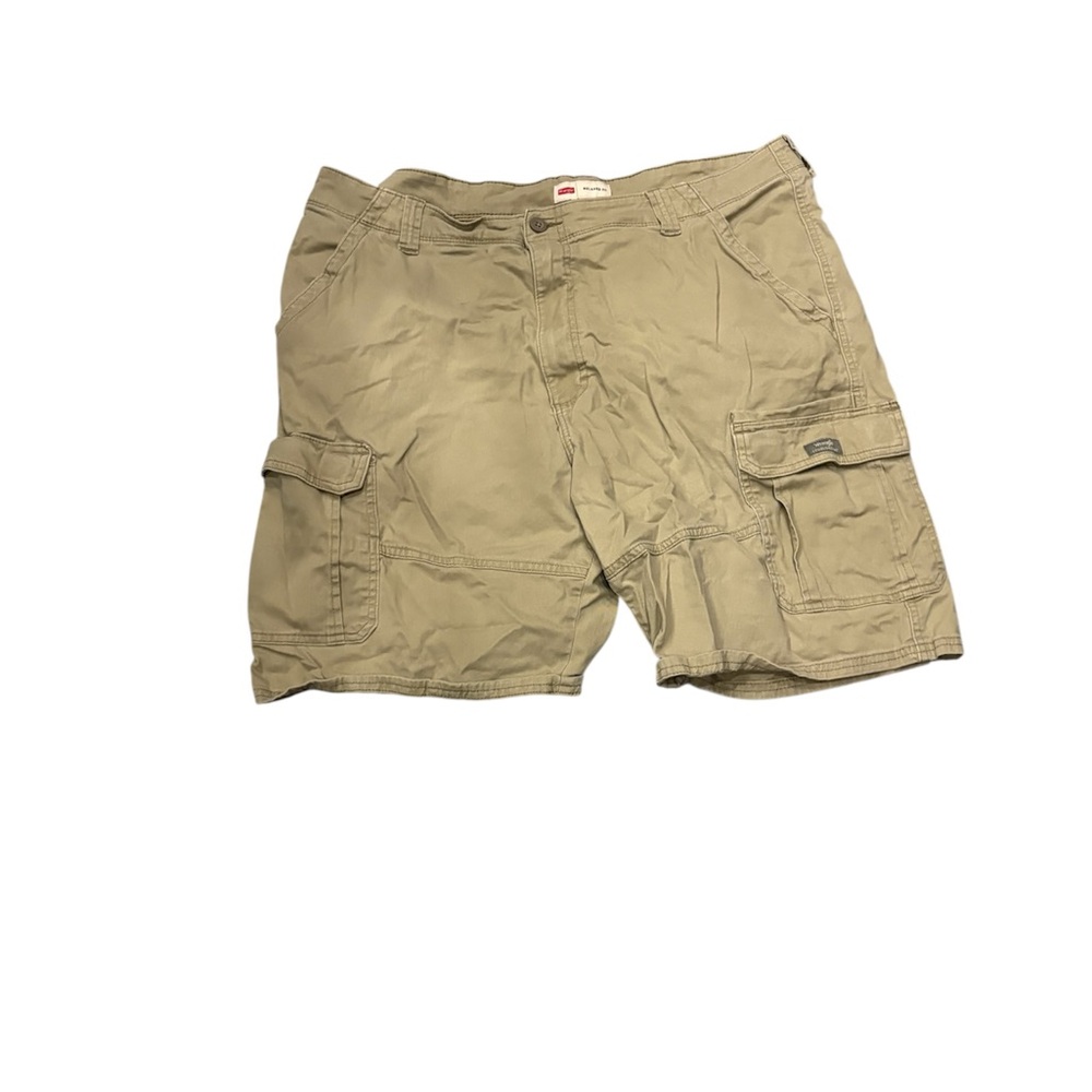 Wrangler Tan Cargo Shorts with Multiple Pockets